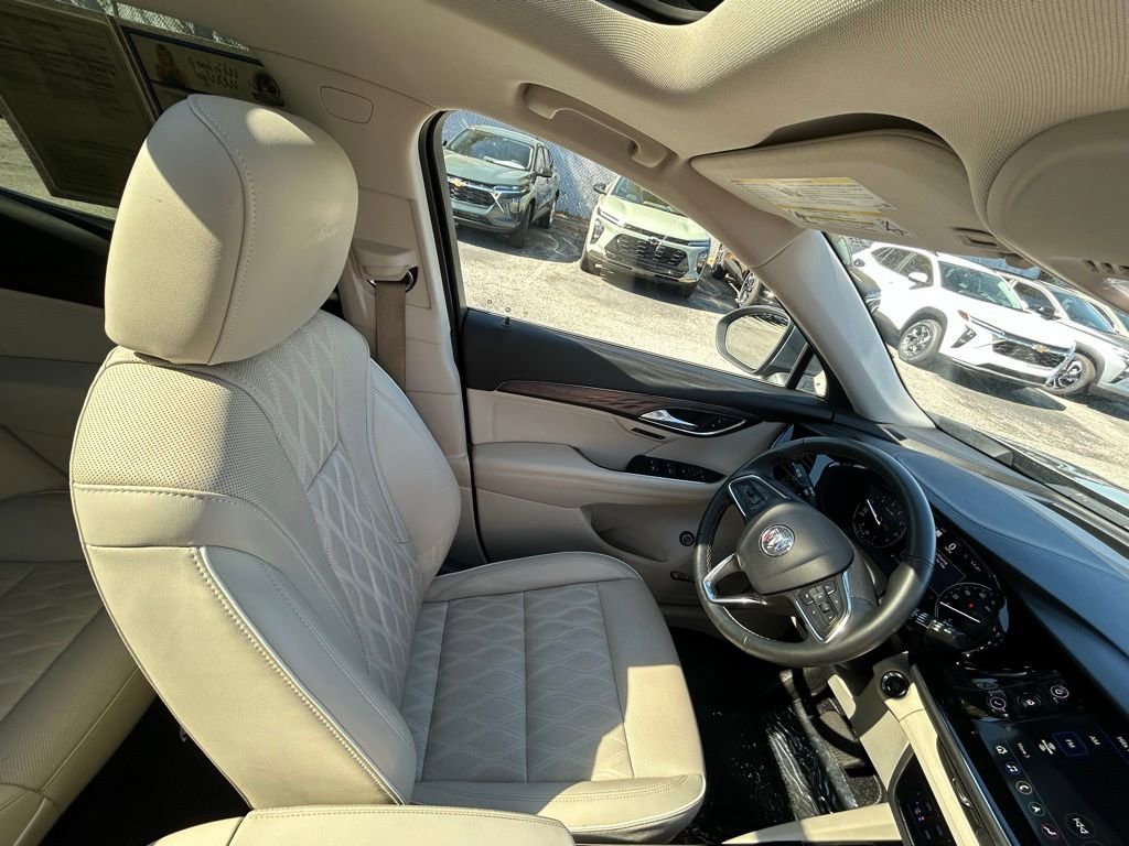 Used 2023 Buick Envision Avenir image 26