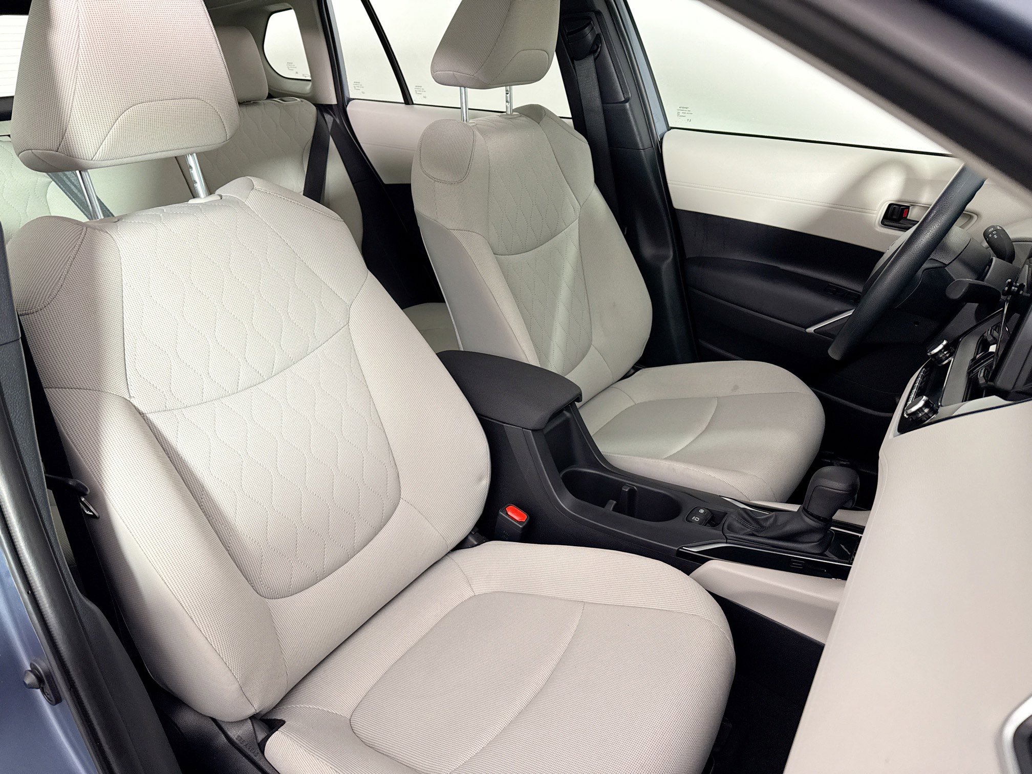 Used 2024 Toyota Corolla Cross L image 31