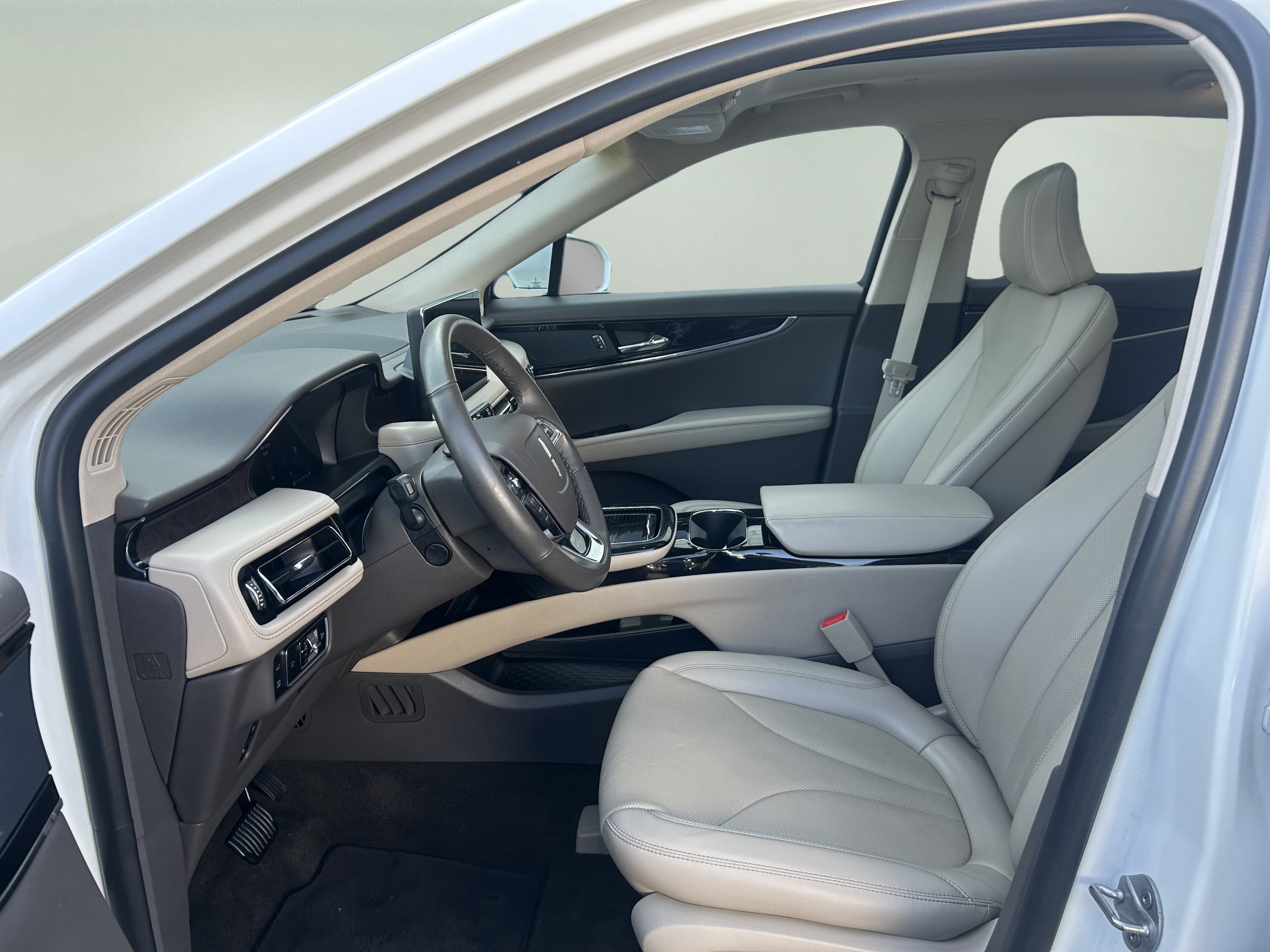 Used 2023 Lincoln Nautilus Reserve AWD/4WD image 9