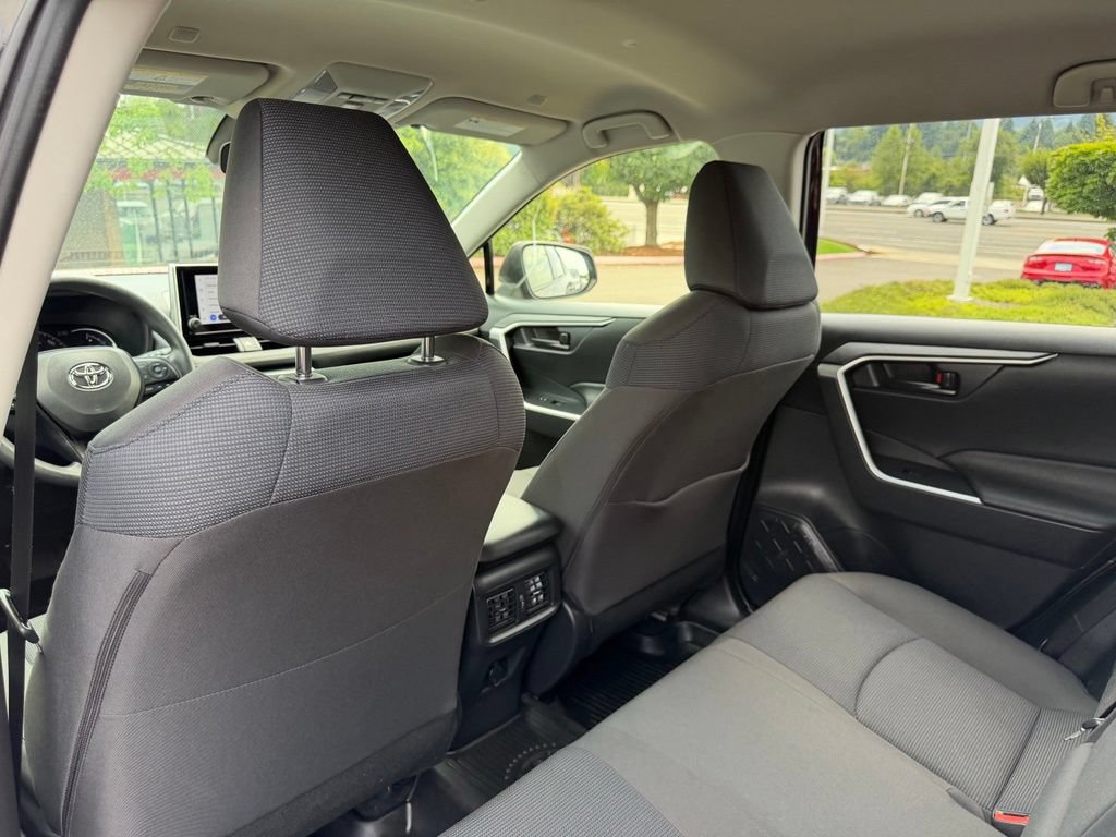 Used 2023 Toyota RAV4 LE AWD/4WD image 31