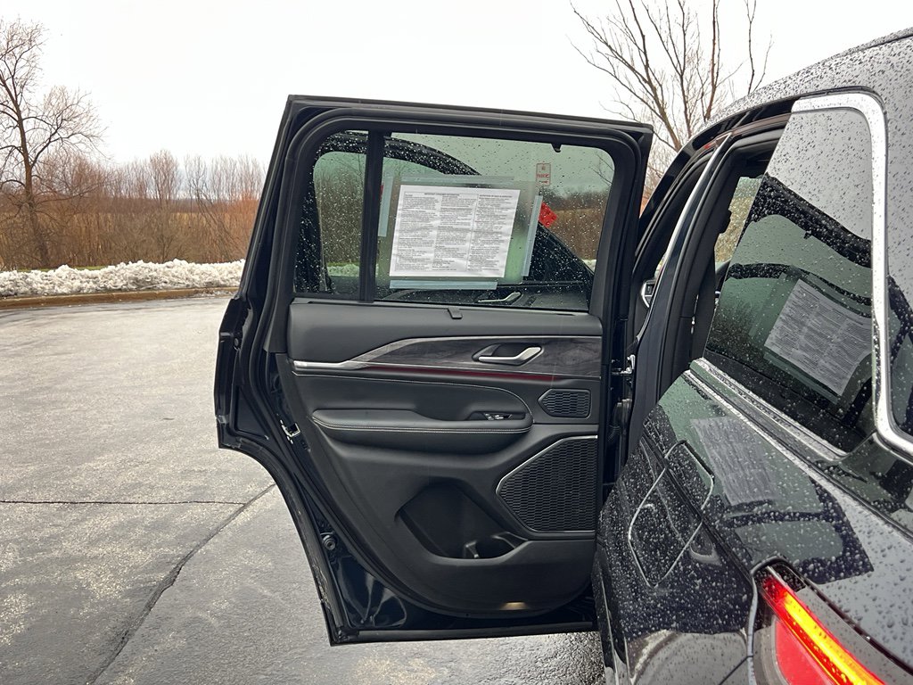 Used 2024 Jeep Grand Cherokee Overland w/ Adv Protech Group III image 38