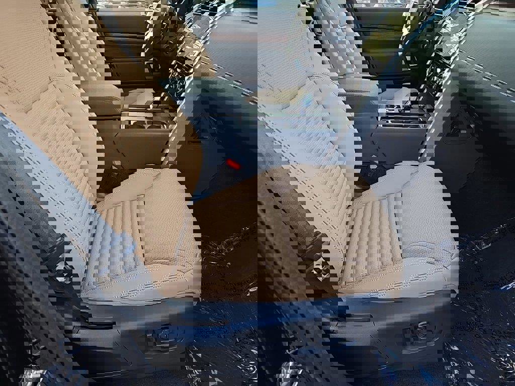 New 2025 Land Rover Discovery Dynamic SE image 7