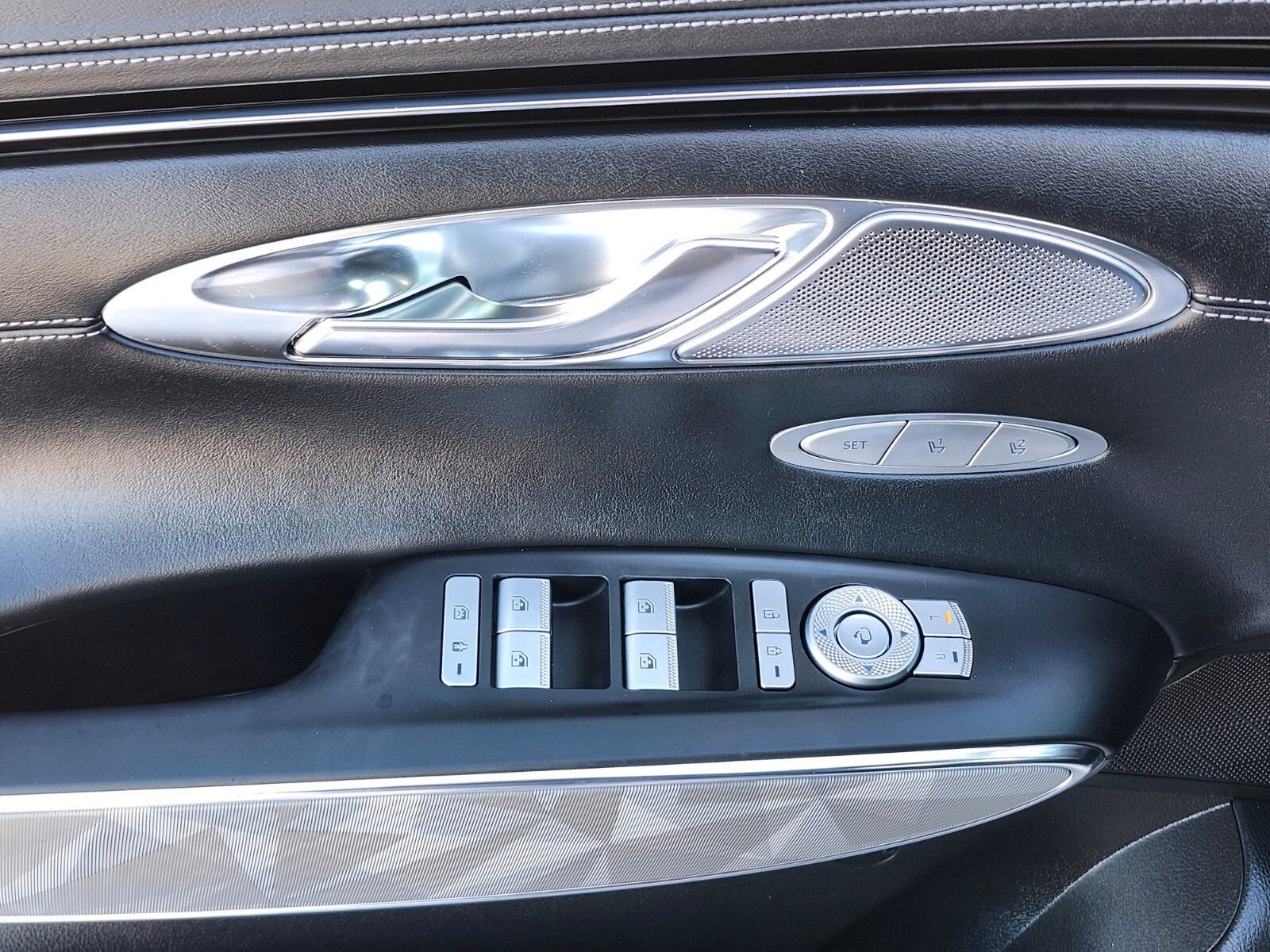 Used 2025 Genesis GV70 3.5T Sport w/ Sport Advanced Package image 17