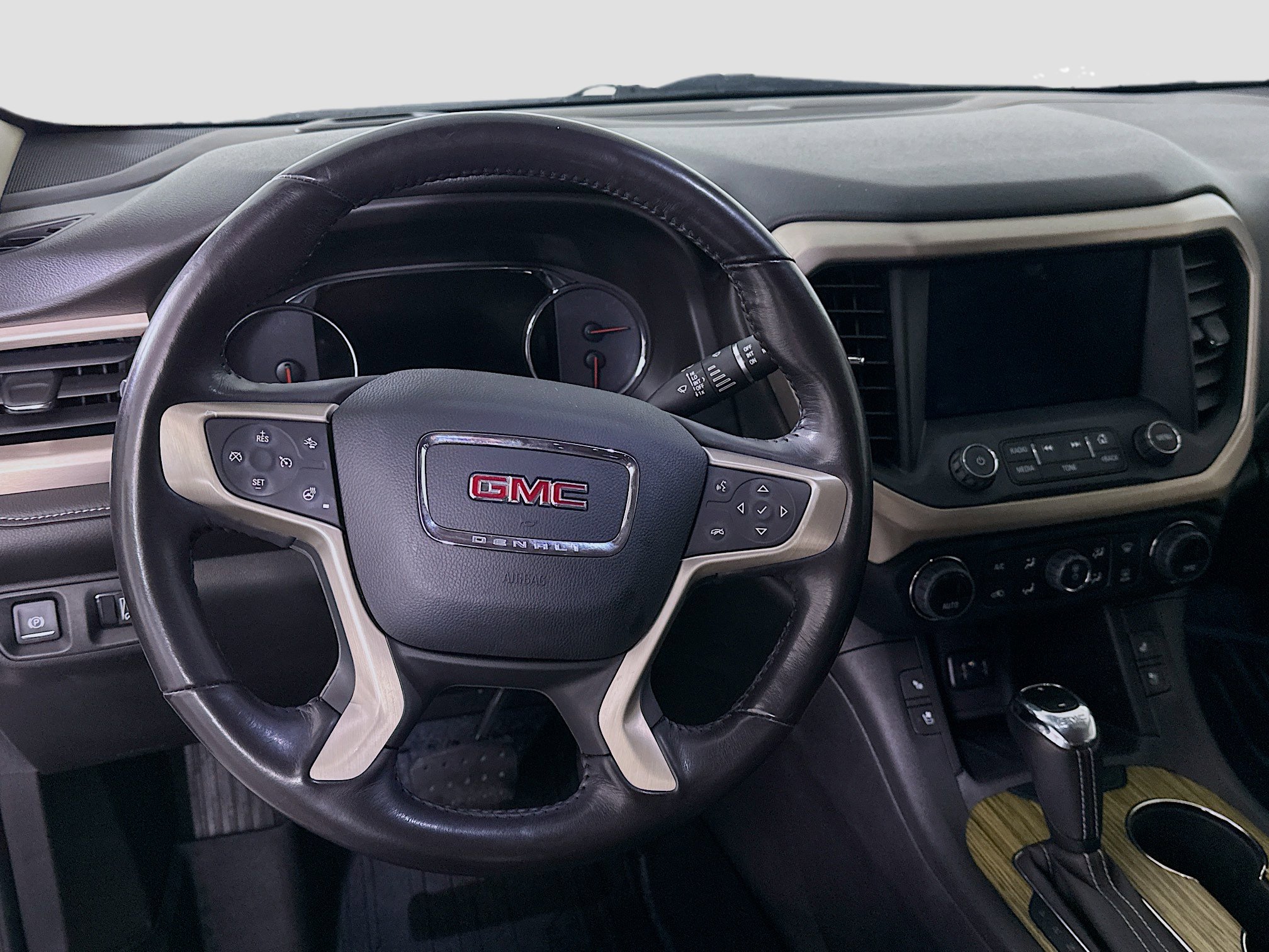 Used 2019 GMC Acadia Denali w/ Technology Package FWD image 17