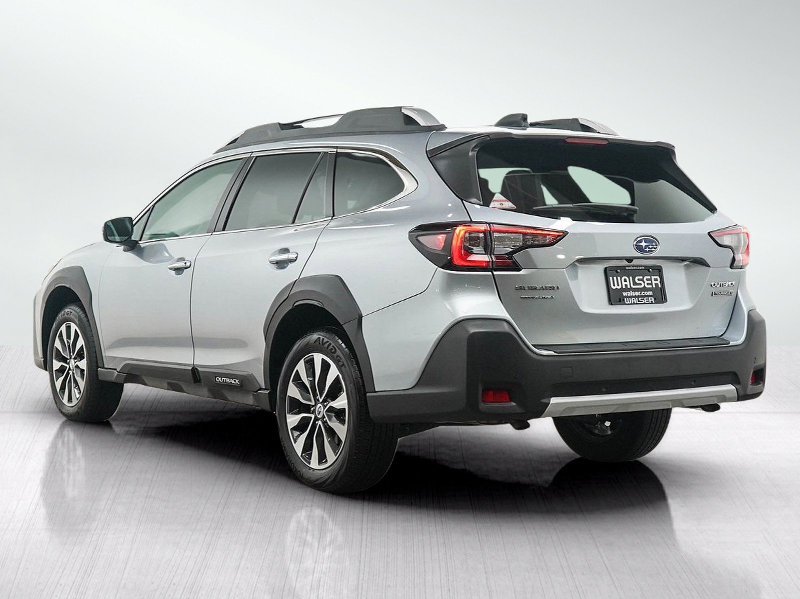 Used 2024 Subaru Outback Touring XT AWD/4WD image 3