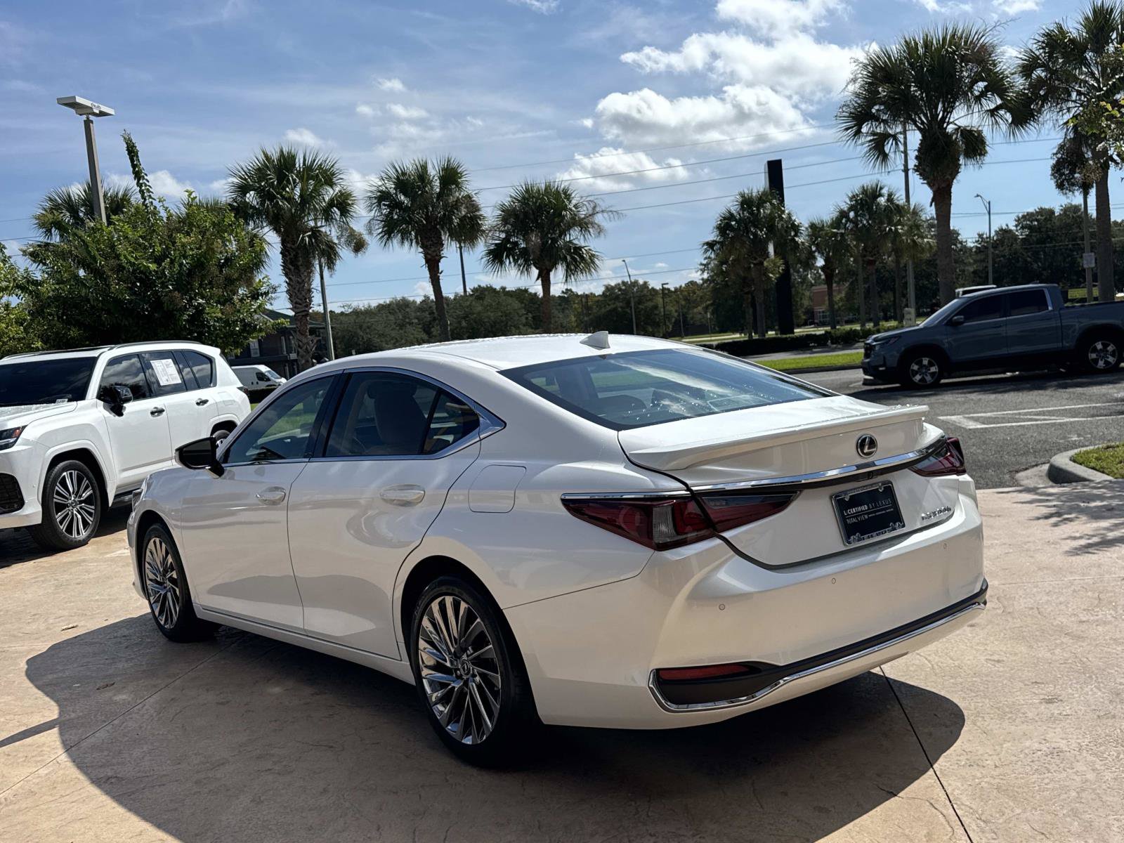 Used 2024 Lexus ES 300h w/ Technology Package FWD image 6