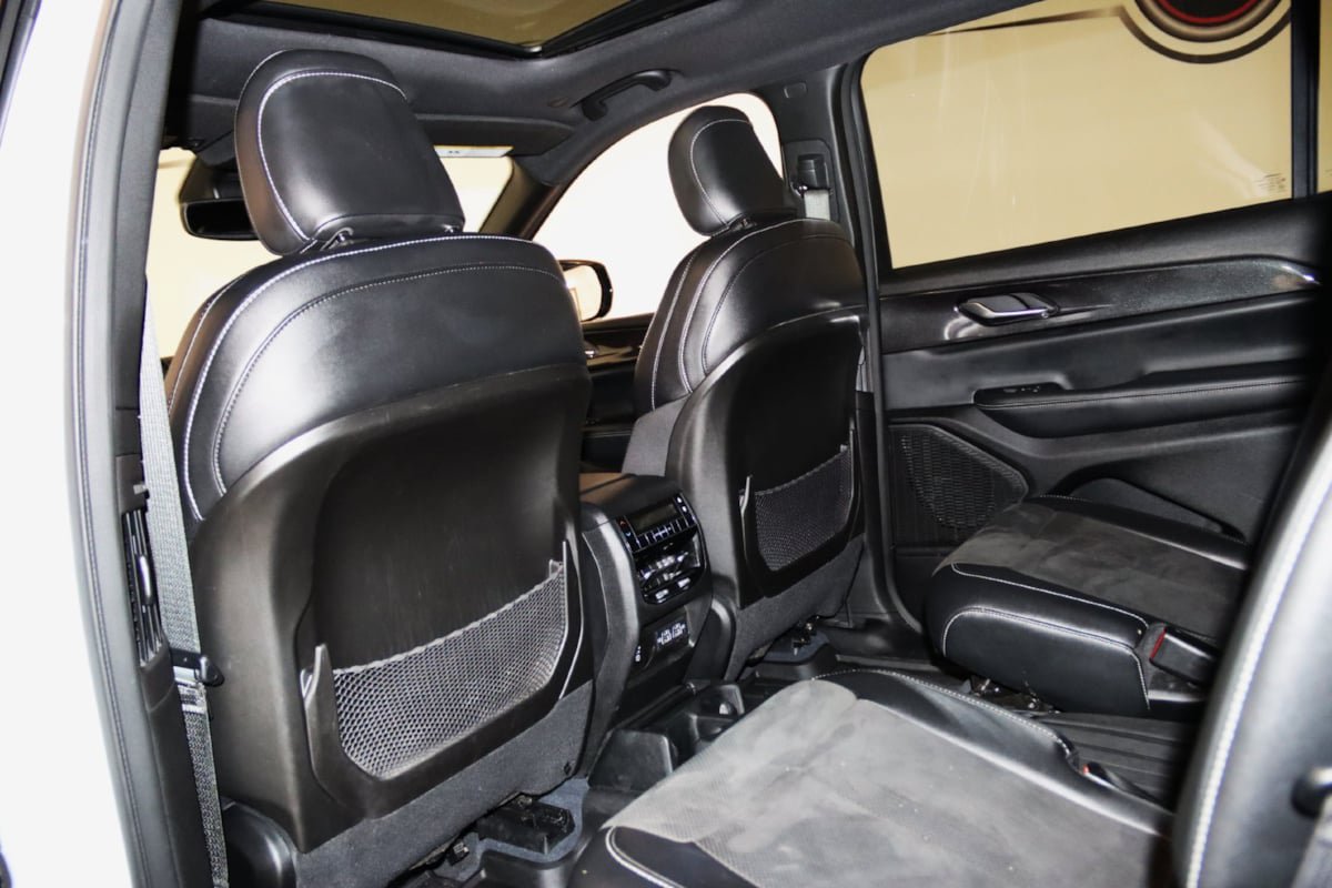 Used 2023 Jeep Grand Cherokee L Laredo AWD/4WD image 52