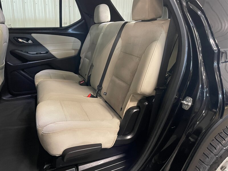 Used 2022 Chevrolet Traverse LS FWD image 19