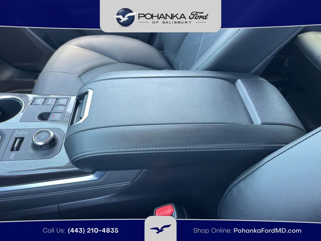 Used 2025 Toyota Highlander Platinum image 16