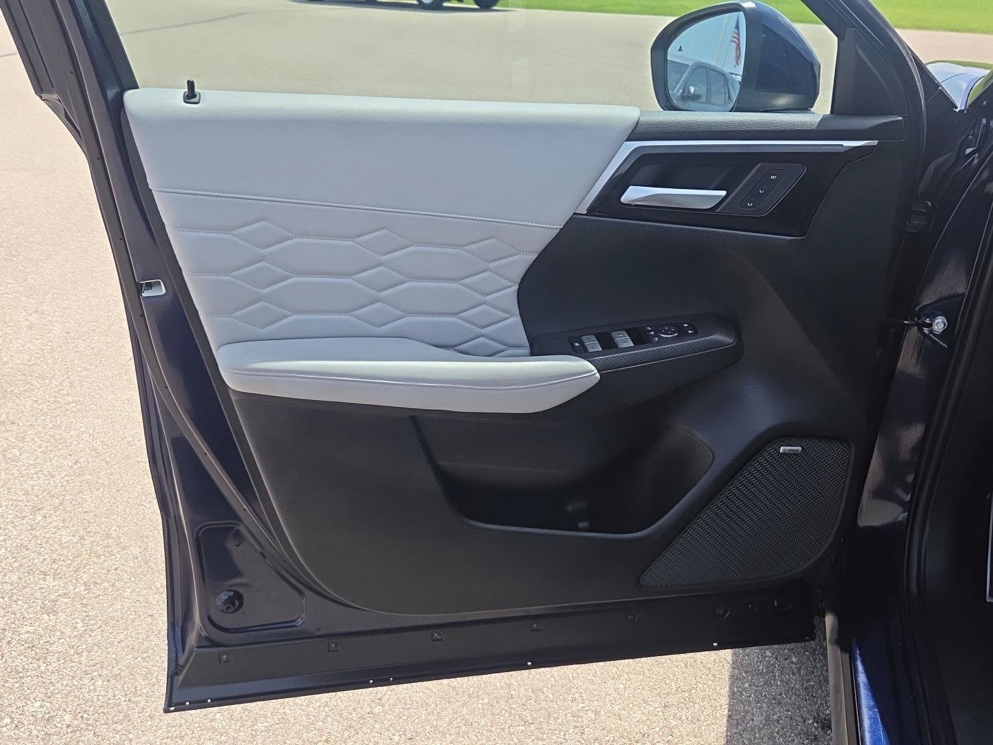 Used 2025 Mitsubishi Outlander AWD image 17