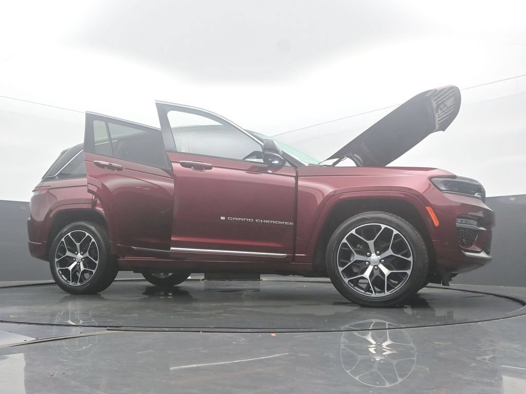 Used 2023 Jeep Grand Cherokee Summit AWD/4WD image 58