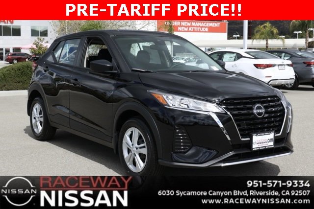 New 2025 Nissan Kicks Play S