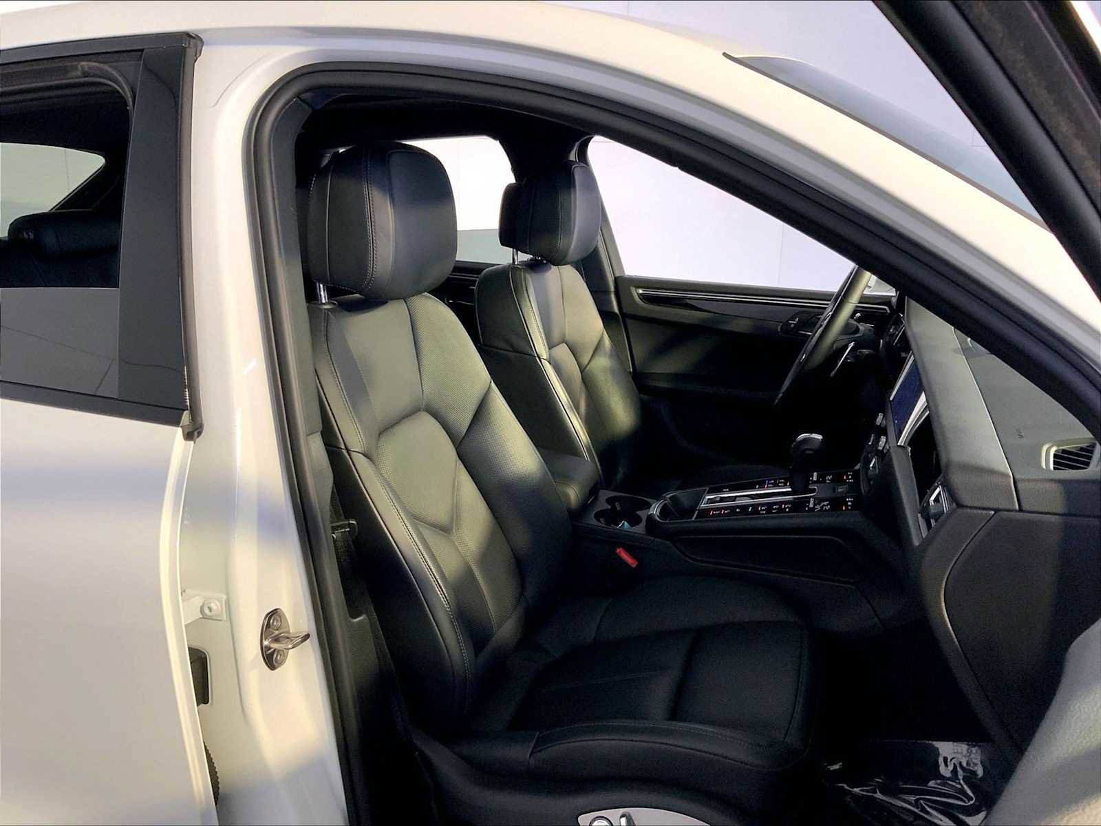 Certified 2023 Porsche Macan AWD/4WD image 18