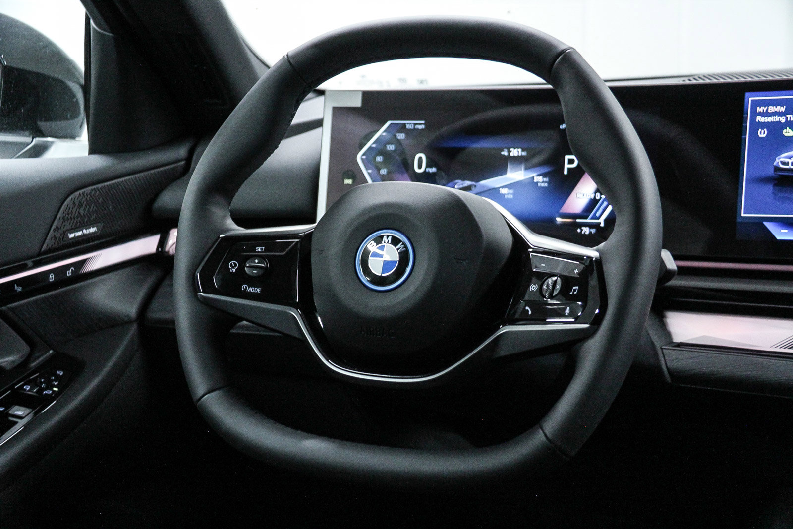 New 2026 BMW i5 eDrive40 w/ Convenience Package image 16