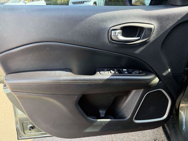 Used 2019 Jeep Compass Limited AWD/4WD image 16