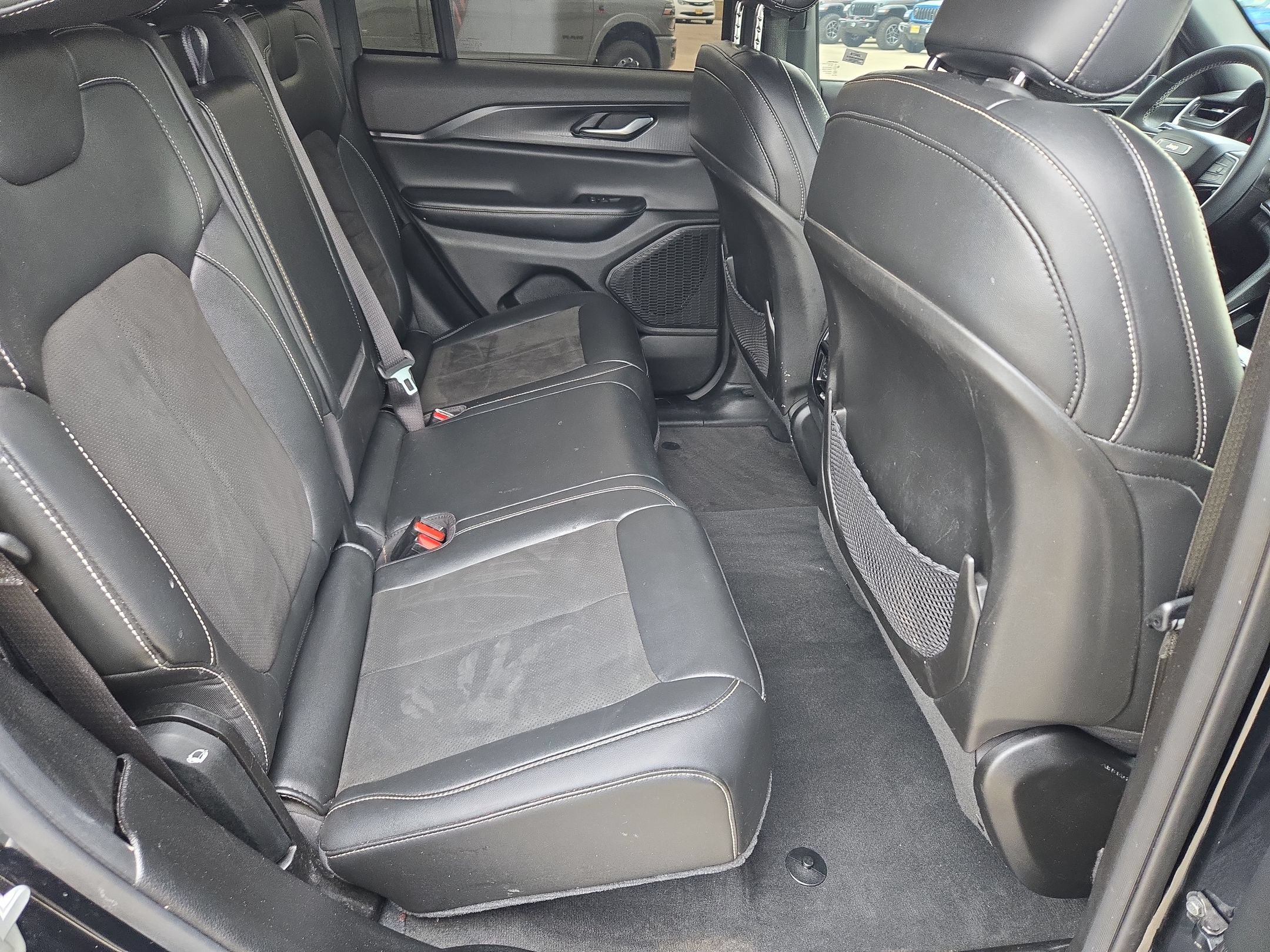 Used 2023 Jeep Grand Cherokee Altitude AWD/4WD image 24