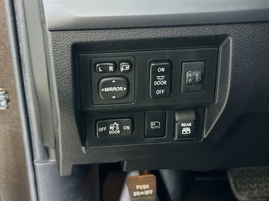 Used 2021 Toyota Tundra Platinum AWD/4WD image 23