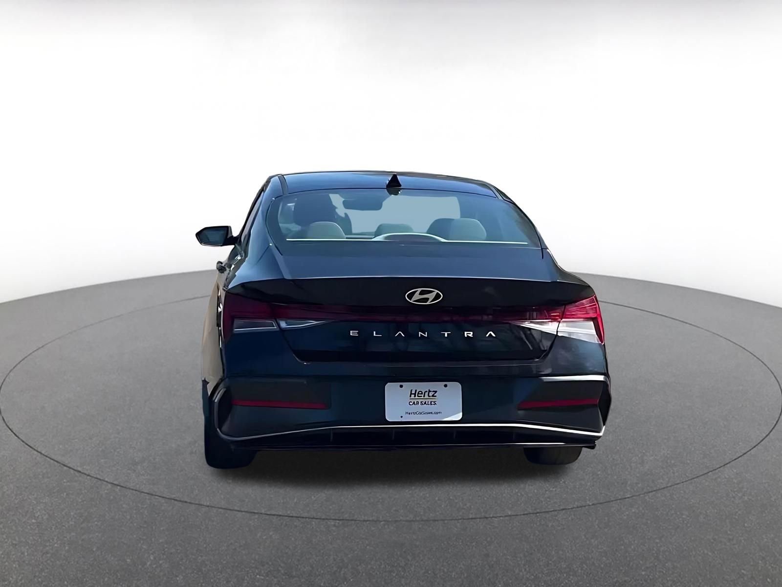 Used 2025 Hyundai Elantra SEL image 11