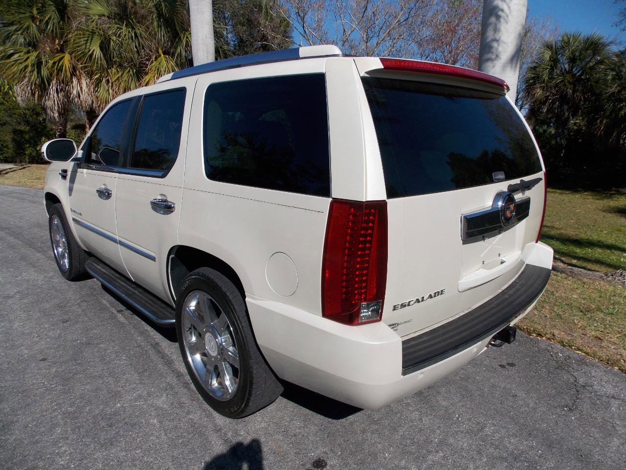Used 2007 Cadillac Escalade 2WD w/ Information Package image 8