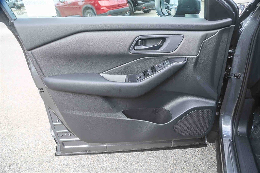 New 2026 Nissan Rogue S image 21
