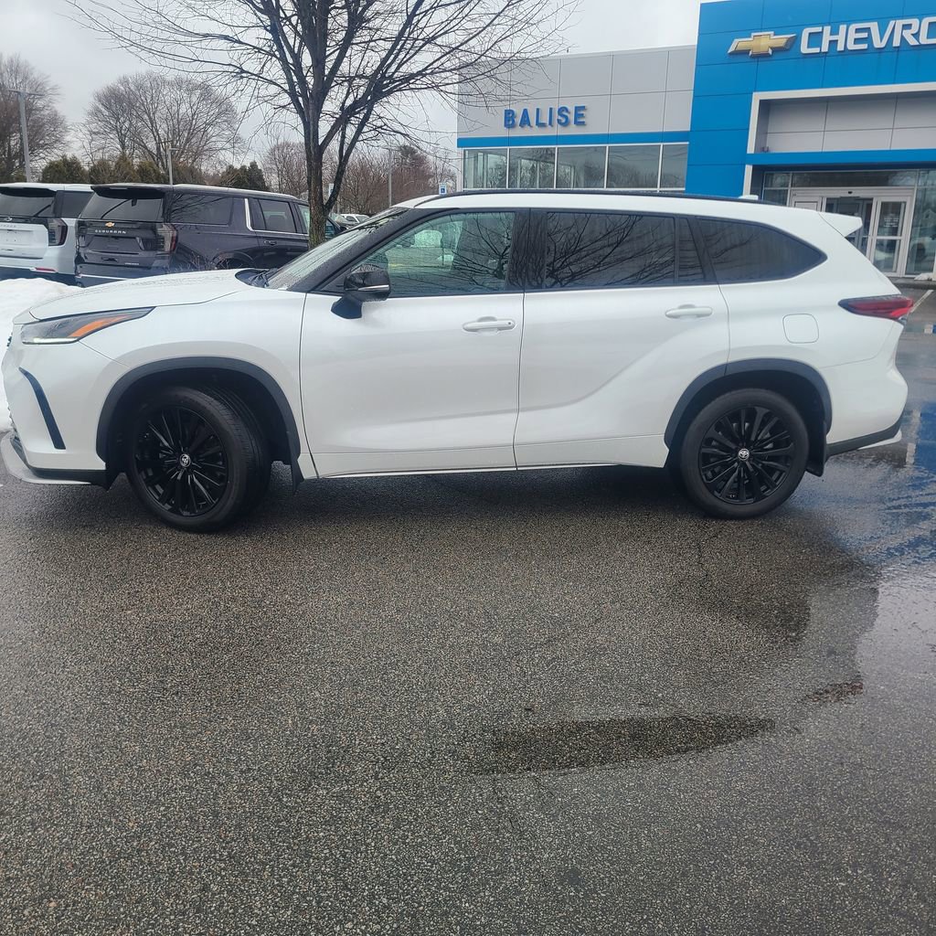 Used 2024 Toyota Highlander XSE image 3