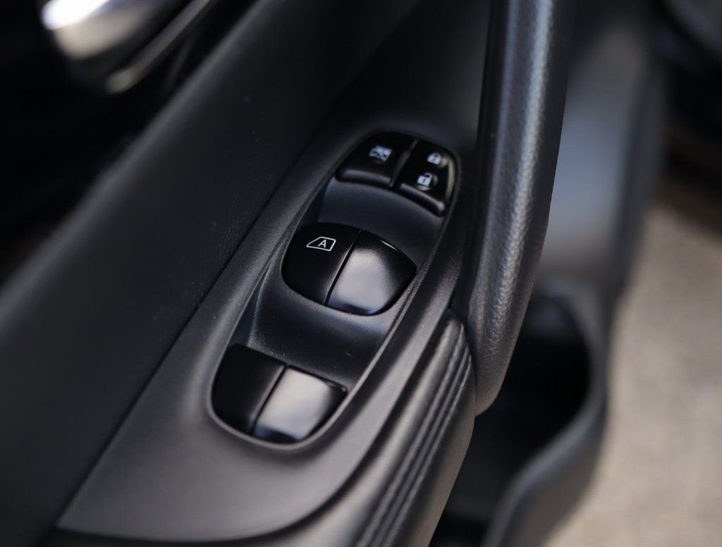 Used 2018 Nissan Rogue Sport SV image 21