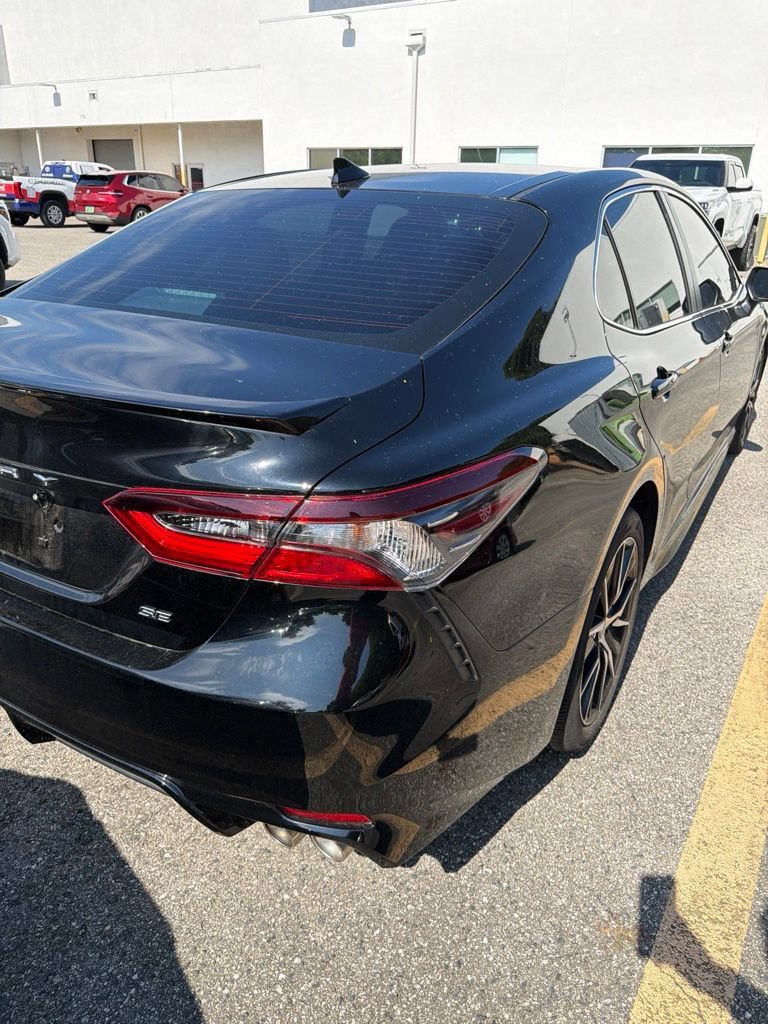 Used 2023 Toyota Camry SE FWD image 5