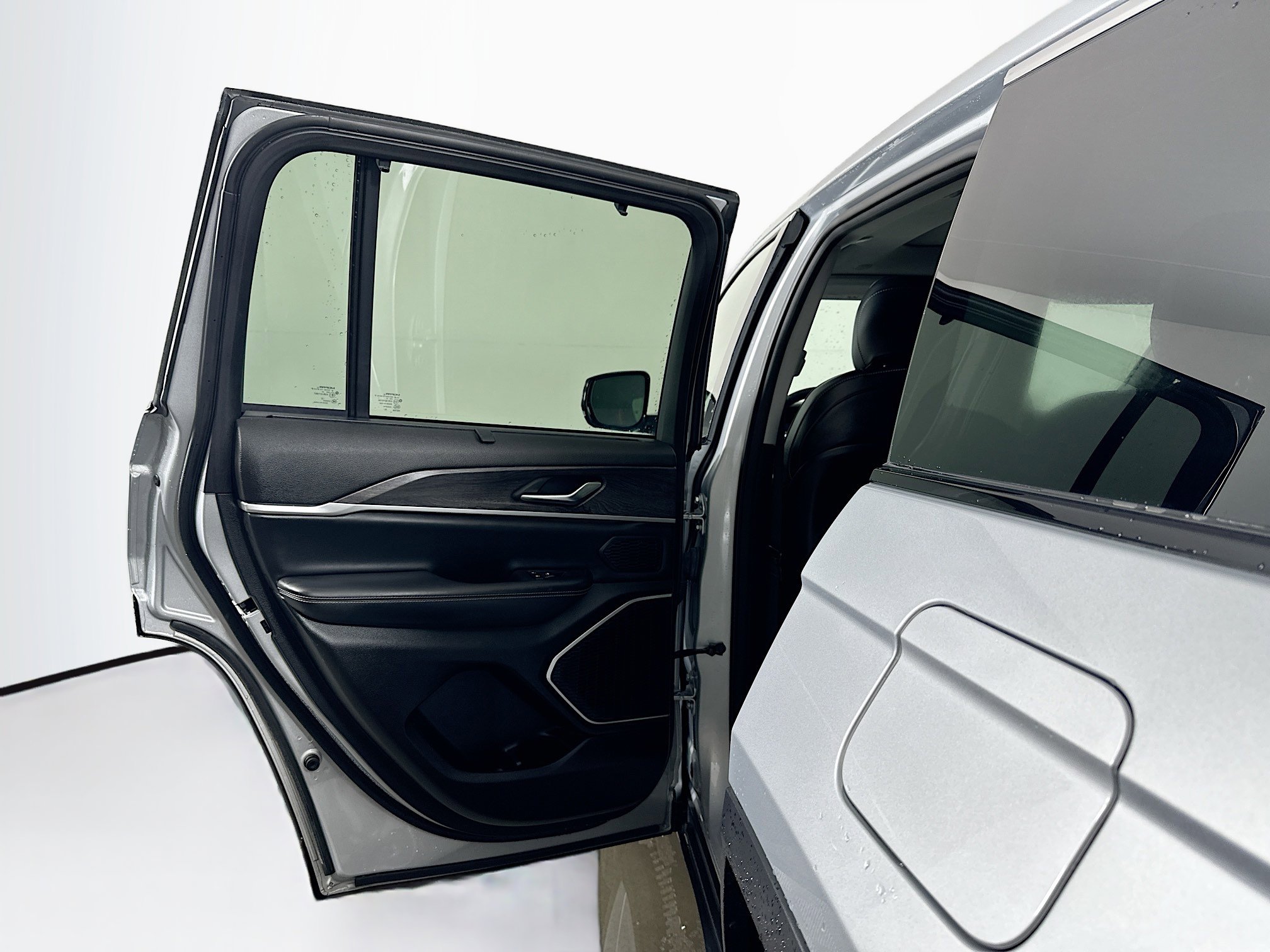 Used 2022 Jeep Grand Cherokee Limited 4xe w/ Luxury Tech Group II image 27