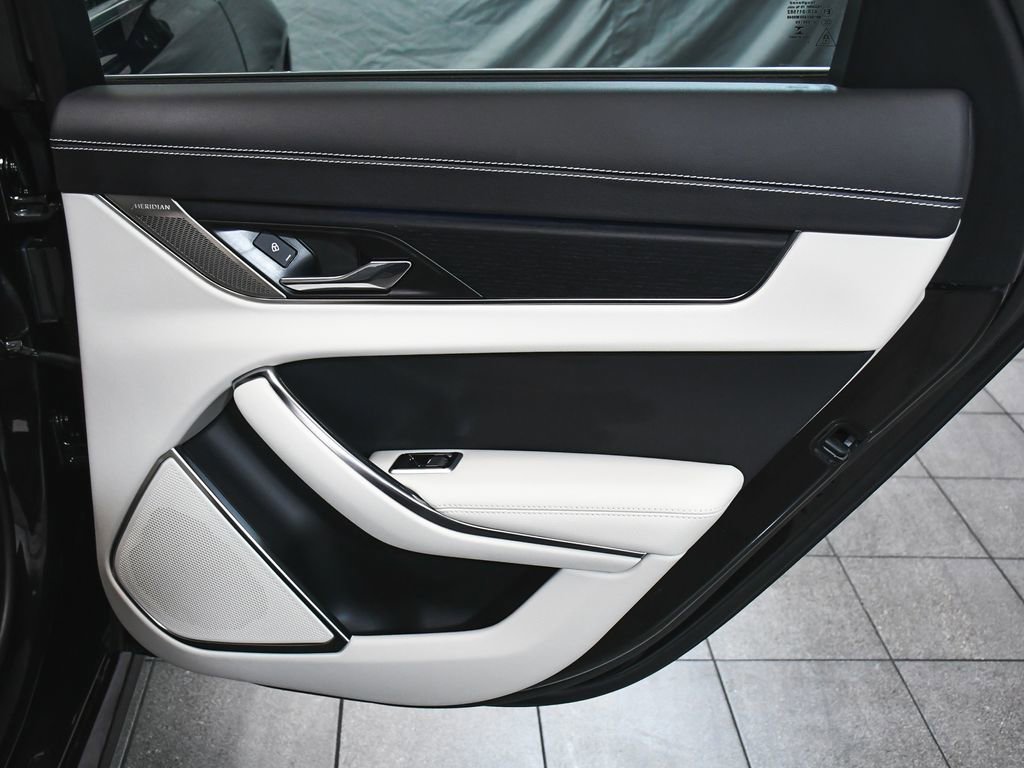 Used 2024 Jaguar XF R-Dynamic SE image 15