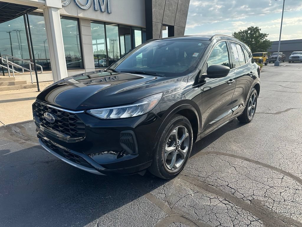 Used 2023 Ford Escape ST-Line w/ Tech Pack #1 AWD/4WD image 3