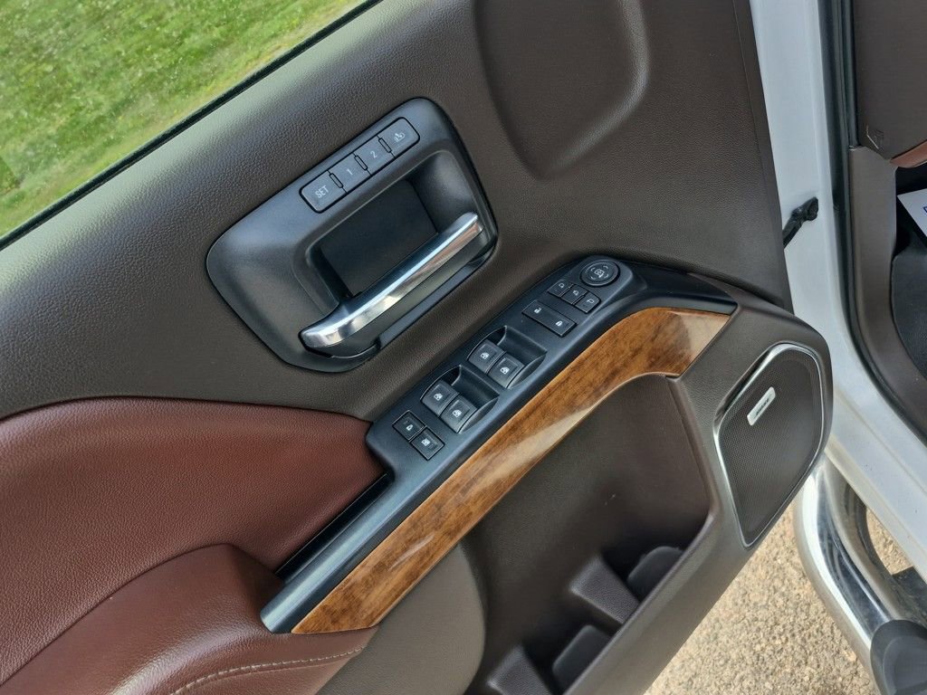 Used 2018 Chevrolet Silverado 1500 High Country image 11