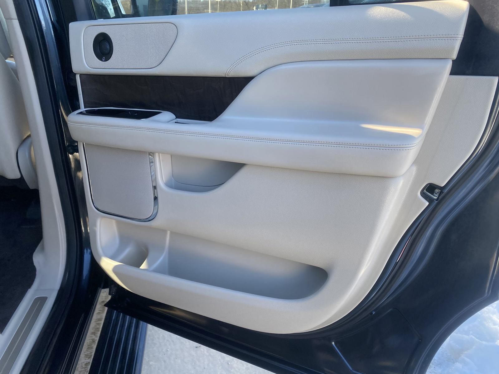 Used 2021 Lincoln Navigator L Reserve AWD/4WD image 11