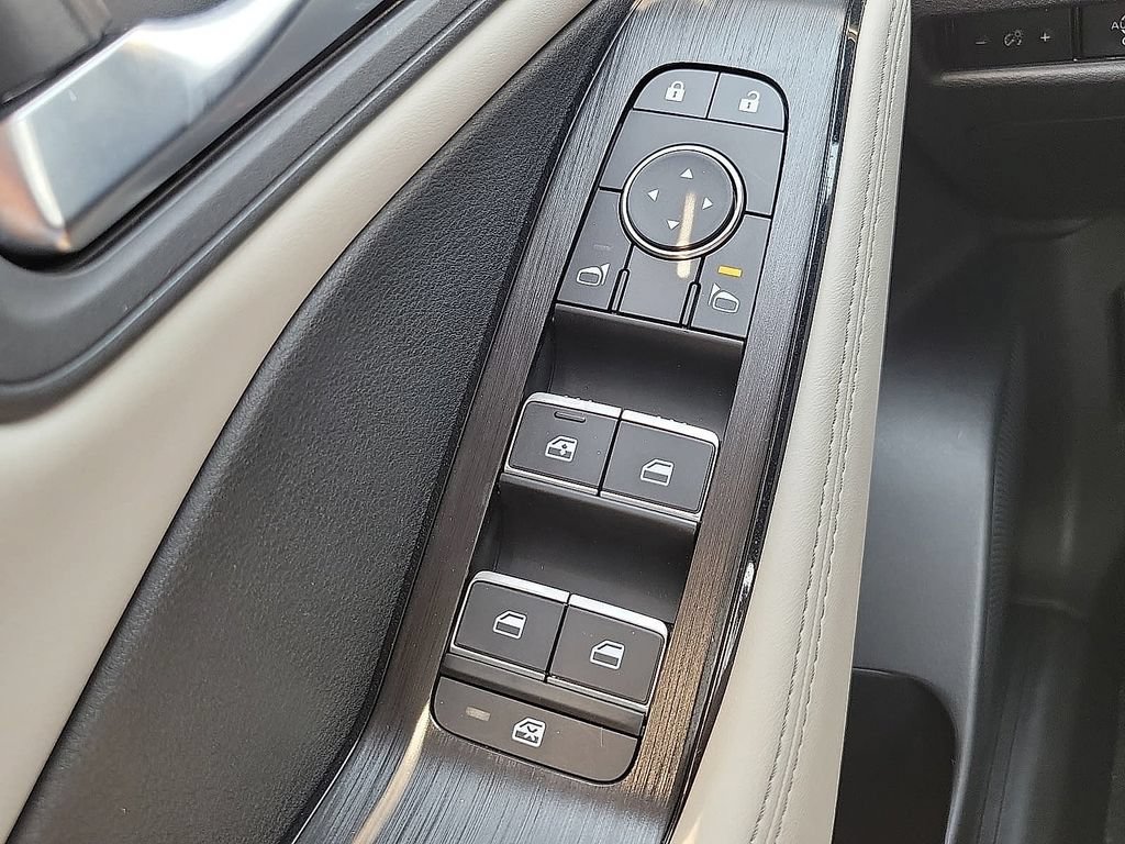 Used 2025 Nissan Rogue SL AWD/4WD image 13