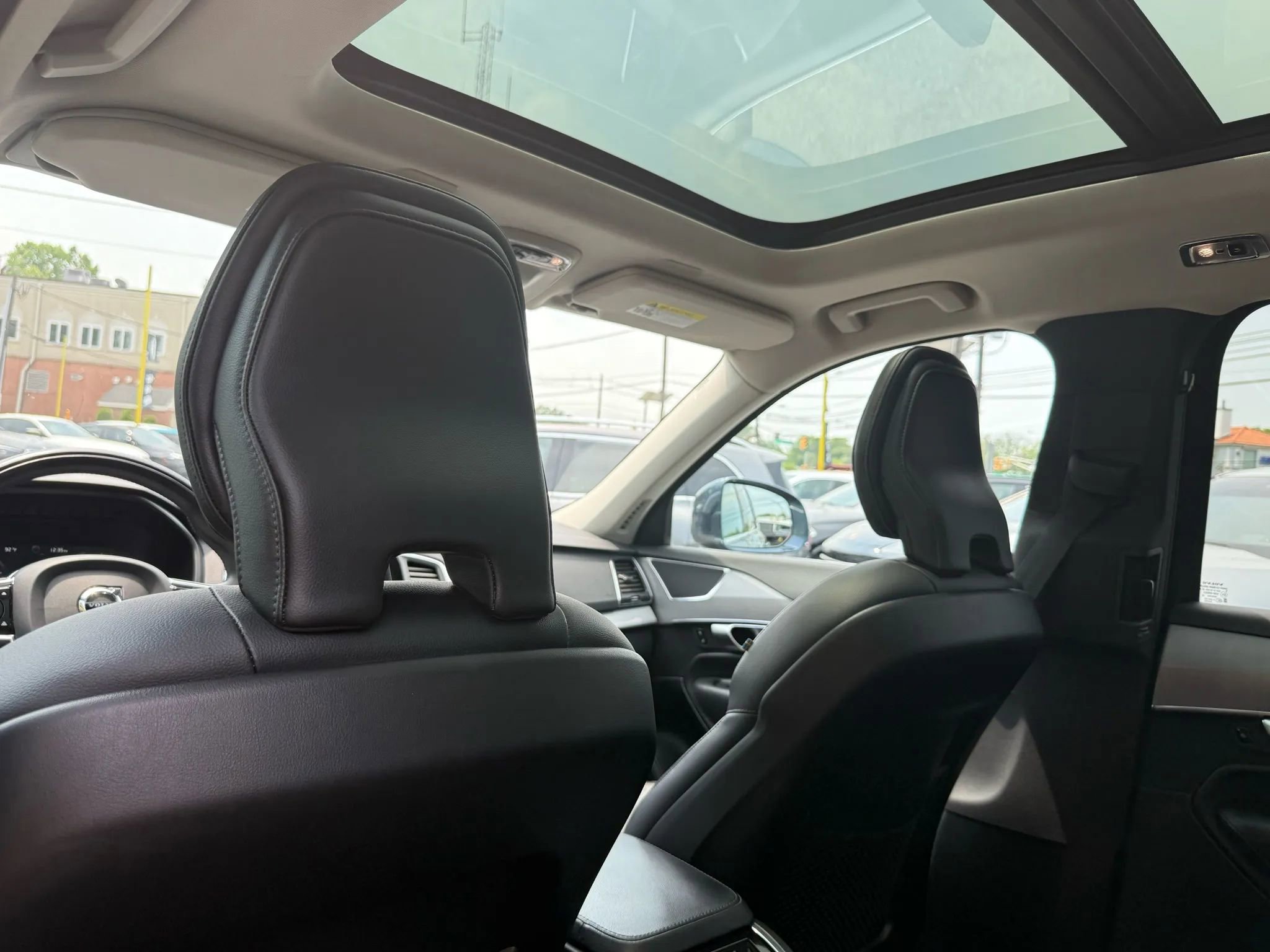 Used 2022 Volvo XC90 T5 Momentum w/ Climate Package image 26