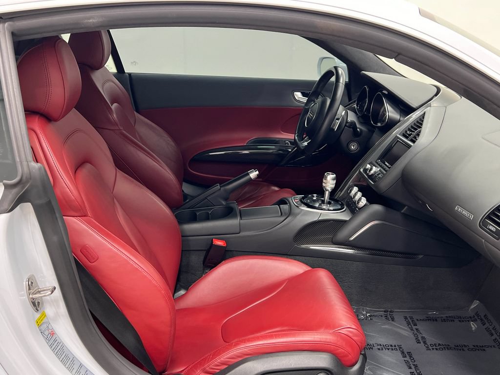 Used 2015 Audi R8 V8 w/ Extended Leather Package AWD/4WD image 30