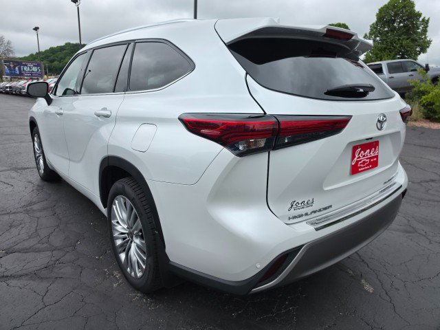 Used 2023 Toyota Highlander Platinum AWD/4WD image 3