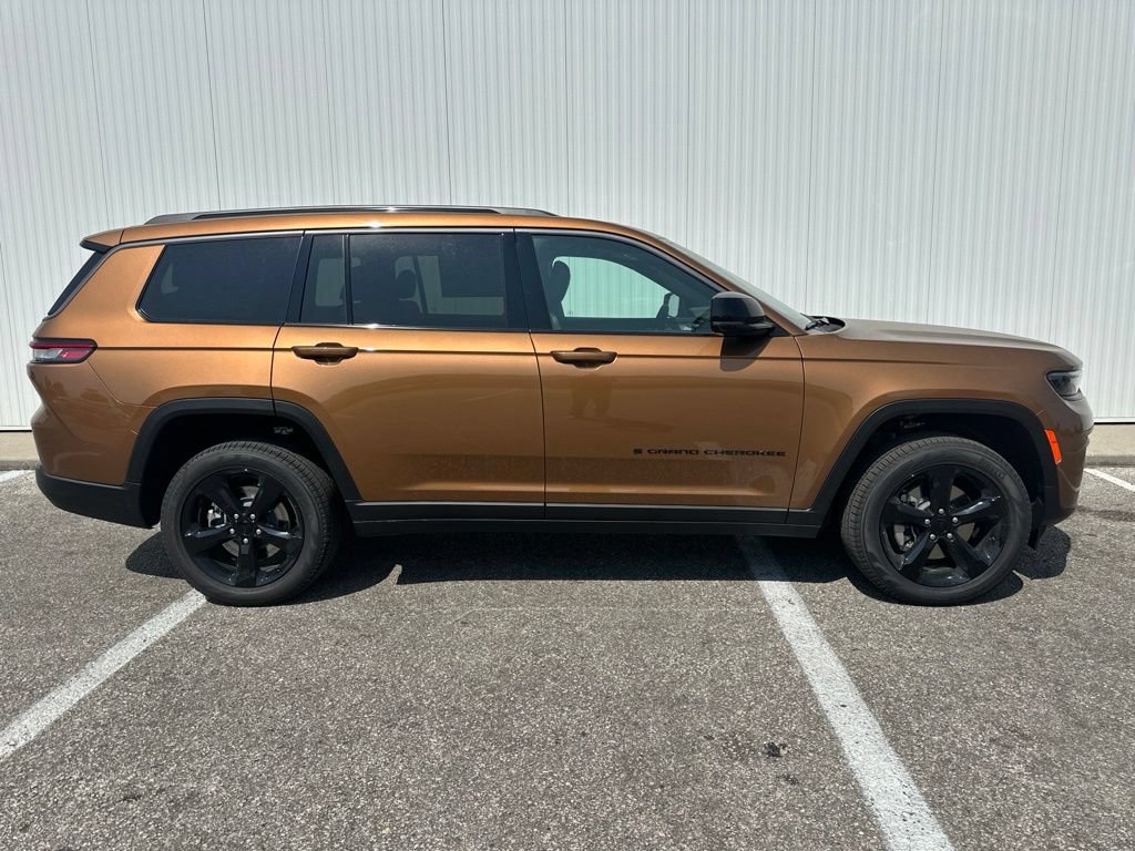 New 2026 Jeep Grand Cherokee L Limited w/ Limited Altitude Package AWD/4WD image 7