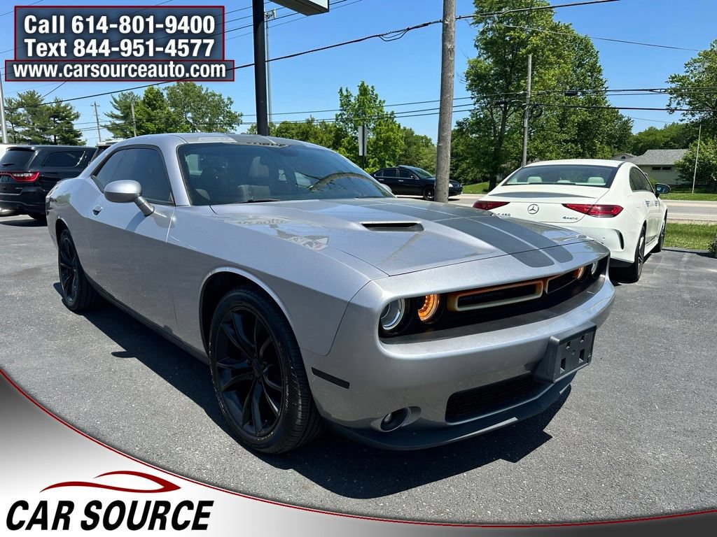 Used 2016 Dodge Challenger SXT w/ Blacktop Package RWD image 10