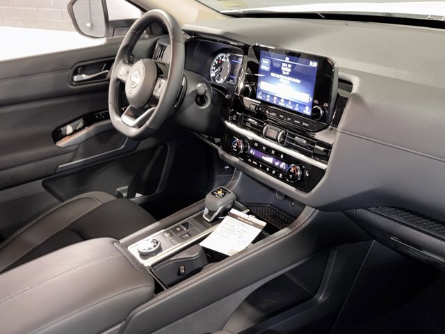 New 2025 Nissan Pathfinder SL image 9