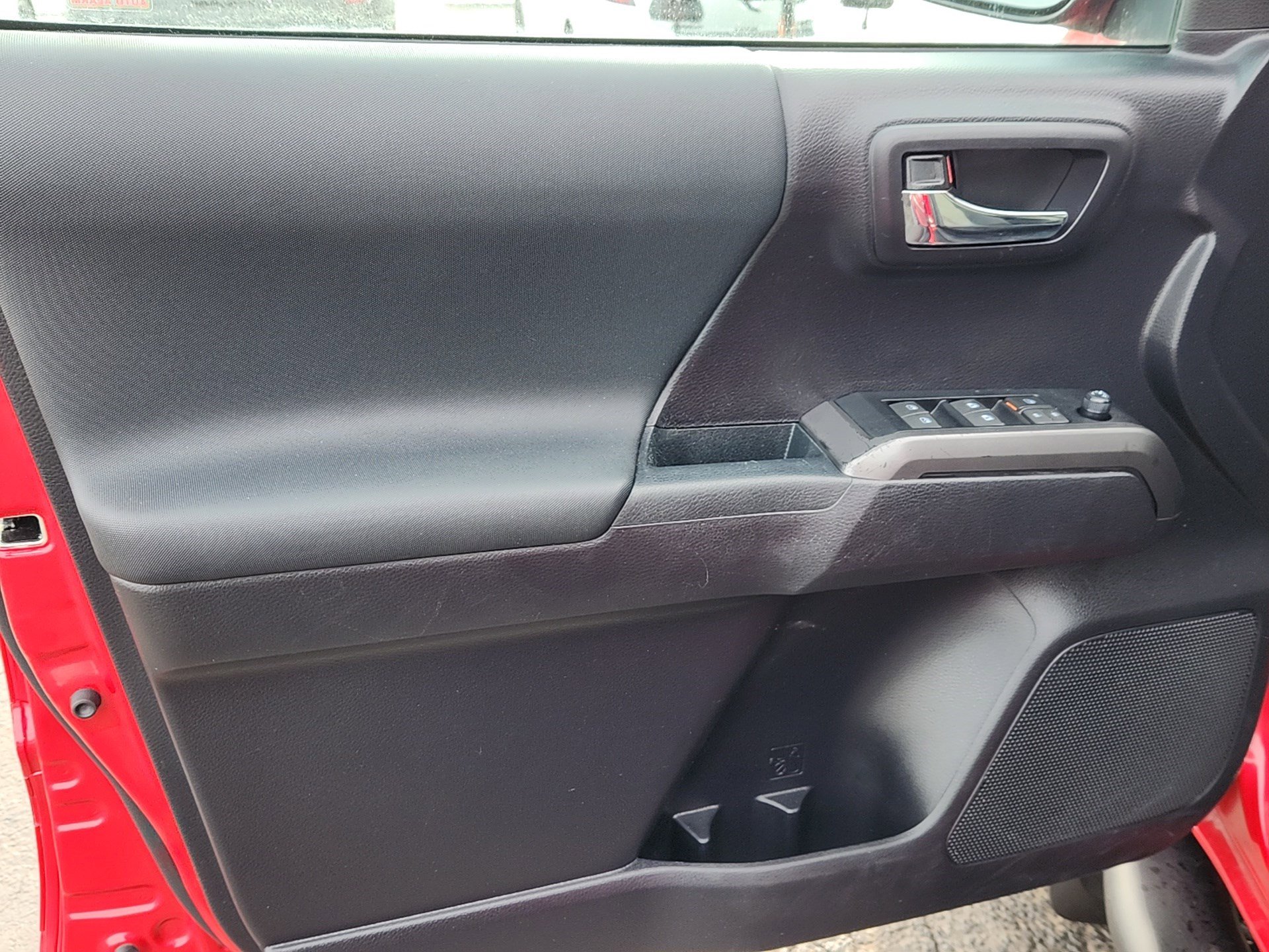 Used 2020 Toyota Tacoma TRD Sport image 10