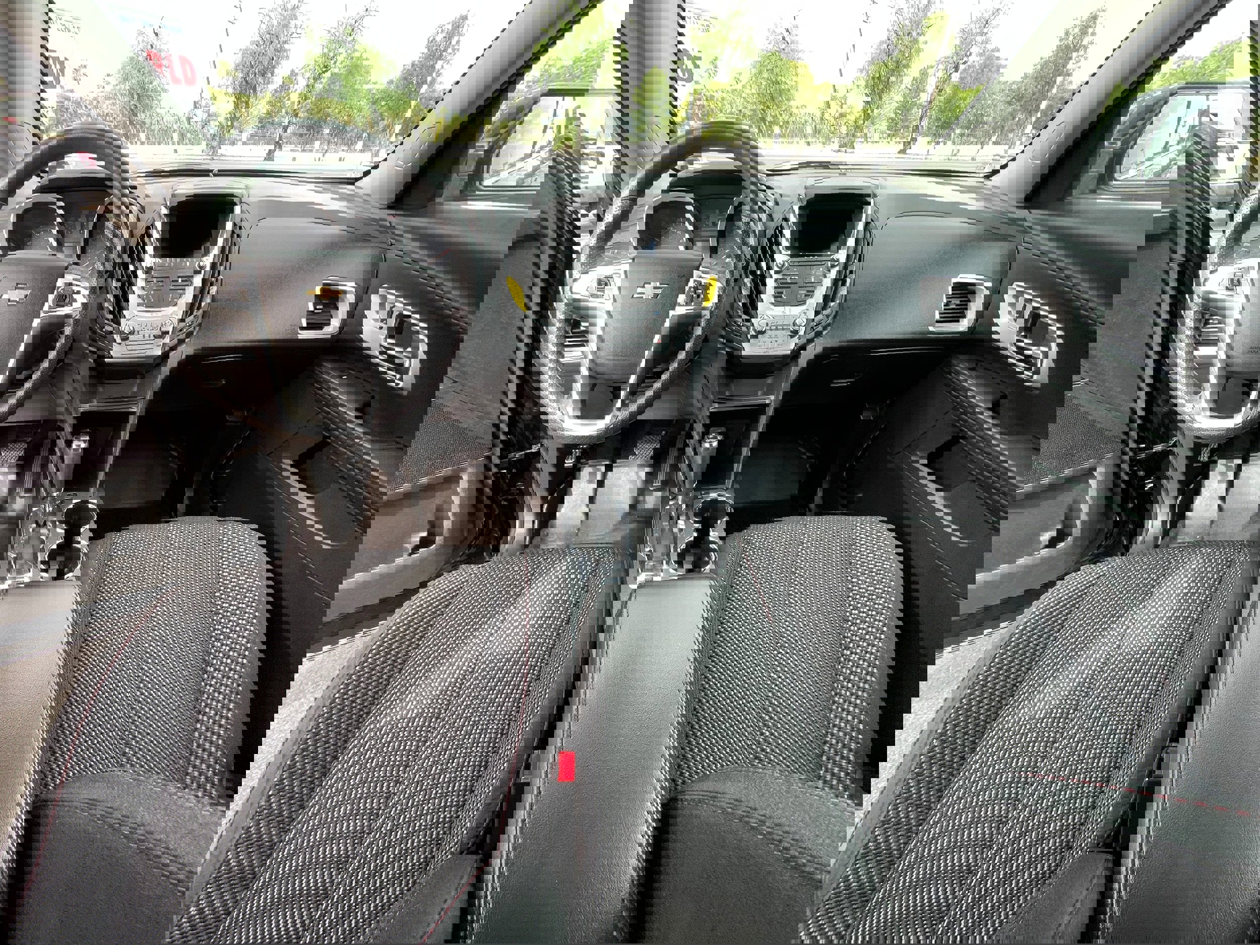 Used 2017 Chevrolet Equinox LT image 16