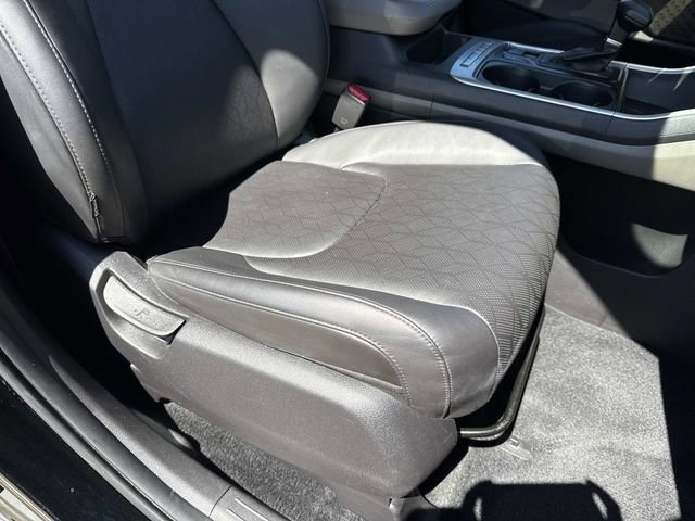 Used 2025 Kia Carnival image 16