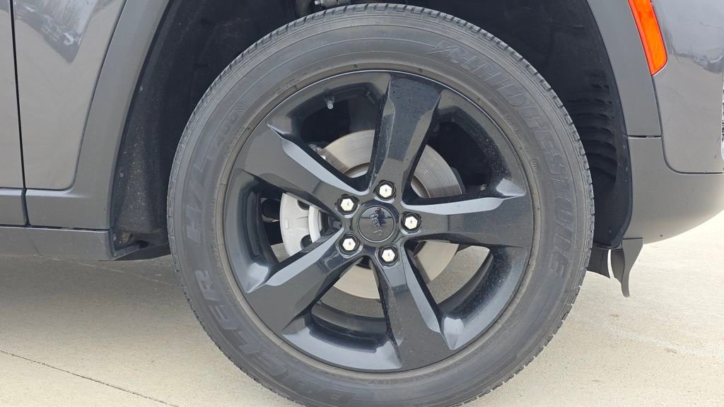 Used 2023 Jeep Grand Cherokee Altitude AWD/4WD image 11