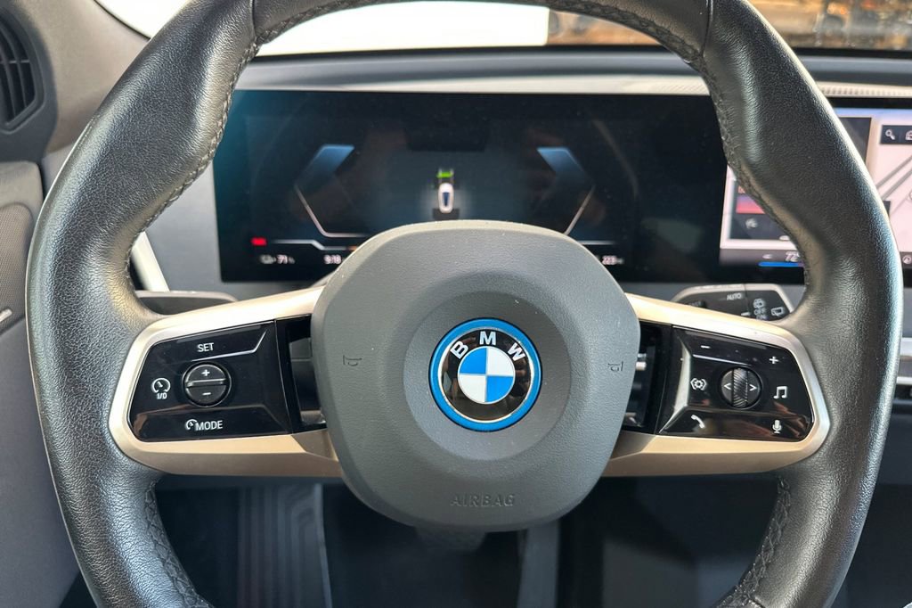 Used 2024 BMW iX xDrive50 w/ Premium Package image 27