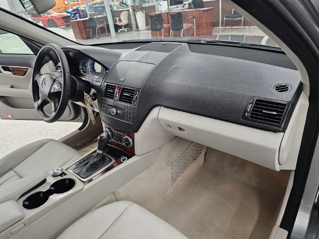 Used 2009 Mercedes-Benz C 300 Sedan image 8