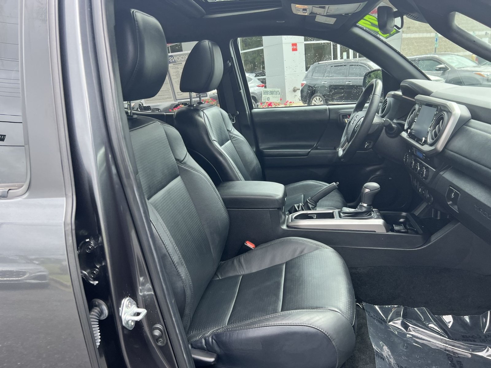 Used 2022 Toyota Tacoma Limited w/ Nightshade Package AWD/4WD image 27