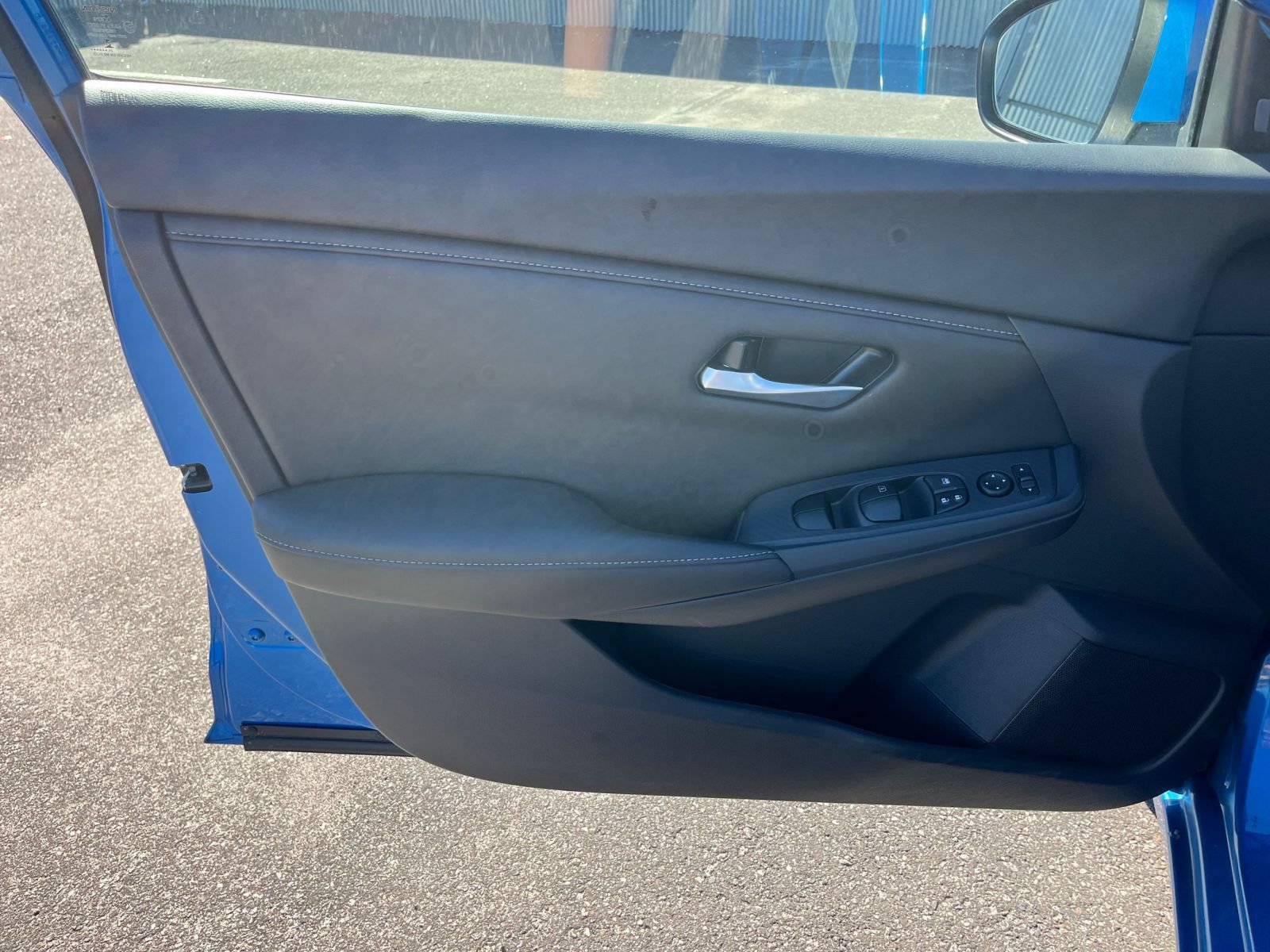 Used 2025 Nissan Sentra SV FWD image 18