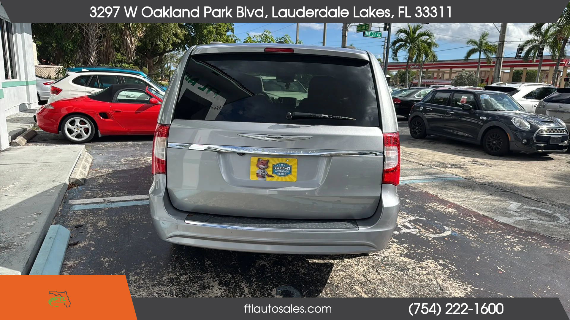 Used 2013 Chrysler Town & Country Touring image 9