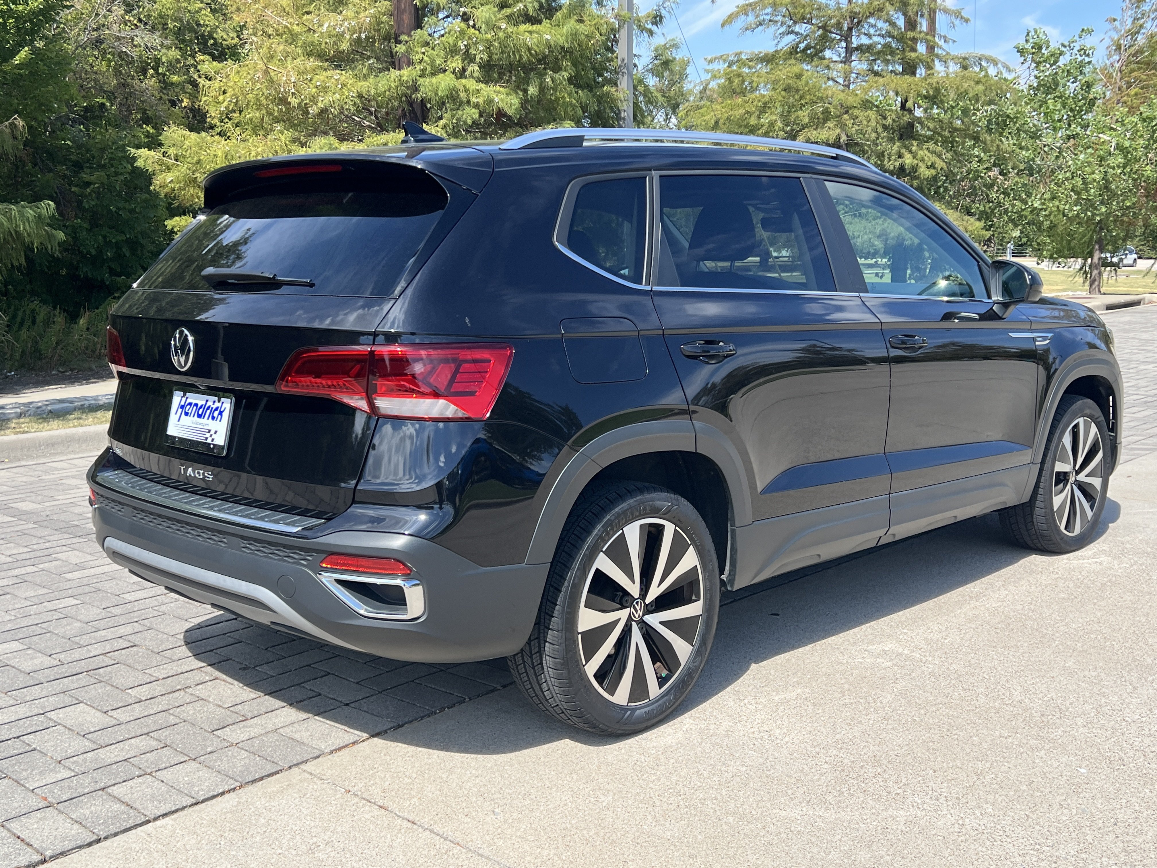Certified 2023 Volkswagen Taos SE w/ Panoramic Sunroof Package FWD image 9