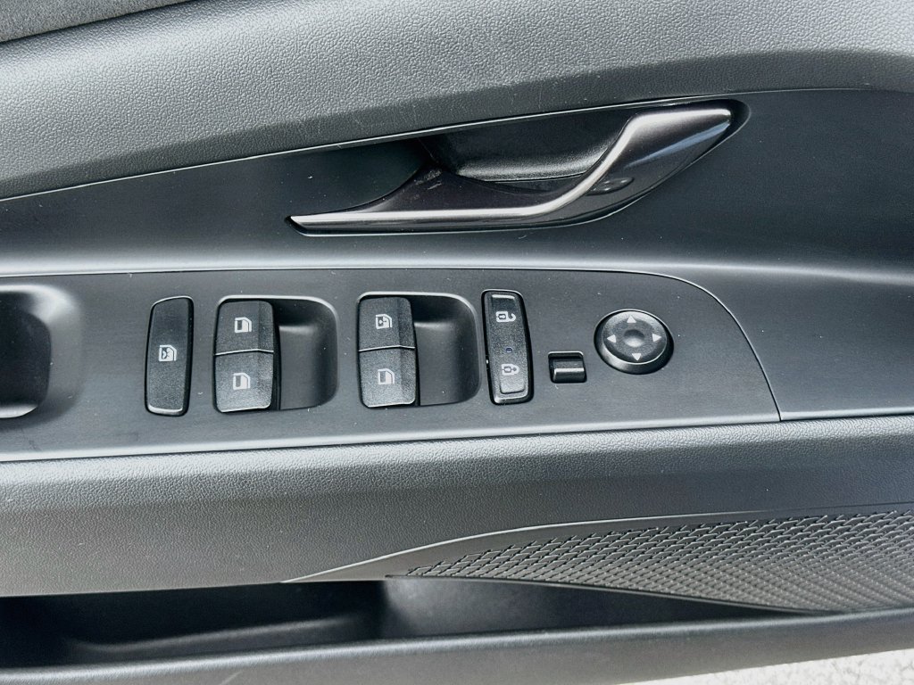 Used 2022 Hyundai Elantra N FWD image 18